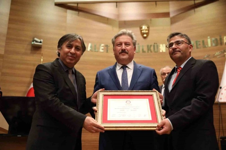 Melikgazi Belediye Başkanı Mustafa Palancıoğlu Mazbatasını Aldı
