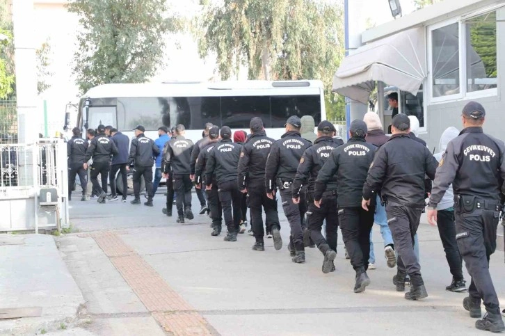 Mersin Polisi Çeteyi Çökertti, 20 Şüpheli Tutuklandı