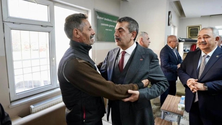 Milli Eğitim Bakanı Tekin, Gaziantep'te şehit ailesini ziyaret etti