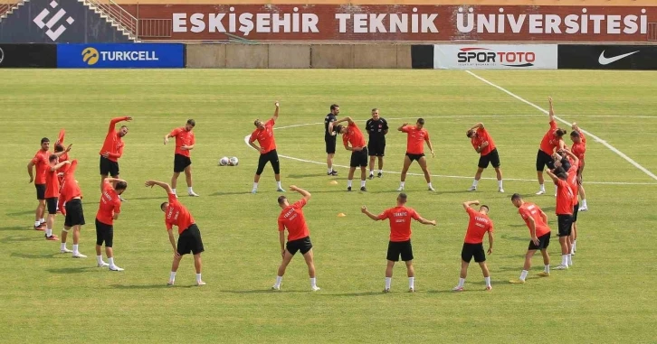 Milliler, Ermenistan maçının son çalışmasını ESTÜ Stadyumu’nda yaptı
