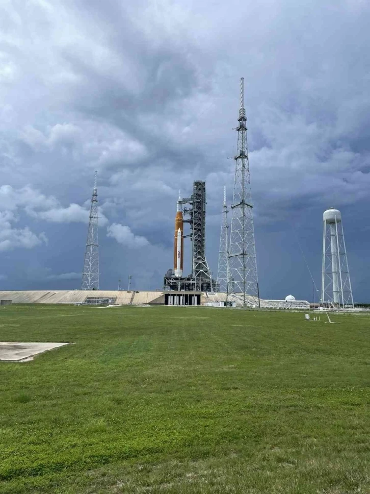 NASA, Artemis uzay aracını uzaya gönderme lansmanını erteledi

