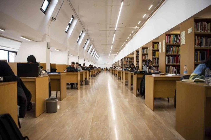 Öğrenci odaklı Anadolu Üniversitesi Kütüphanesi 7/24 hizmet veriyor
