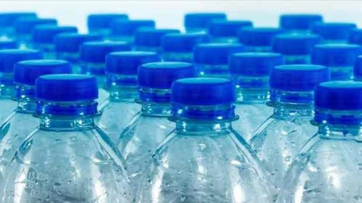 Pet şişedeki su, insan sağlığı için tehlikeli binlerce 