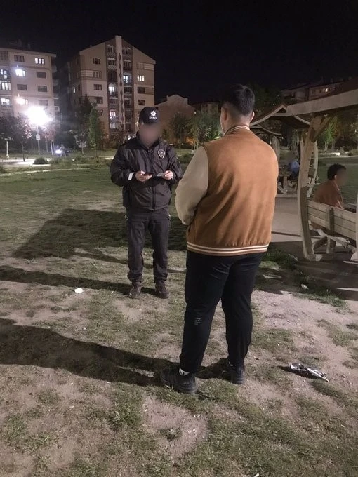 Polis ekiplerince Millet Bahçesi ve Dede Korkut Parkı’nda 68 şahıs sorgulandı
