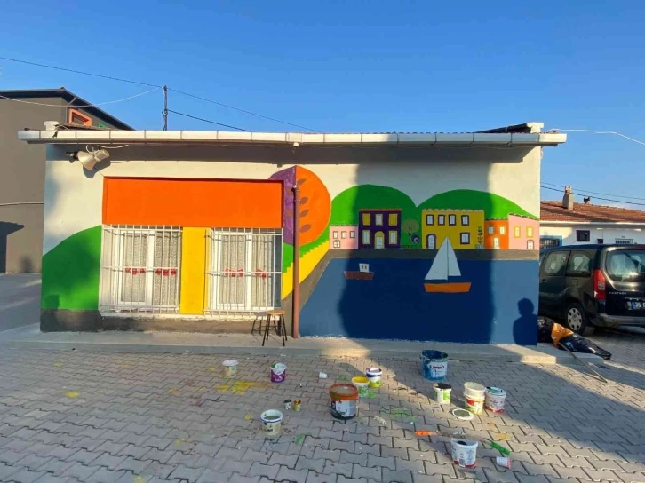 "Sihirli Fırçalar" köy okullarının duvarlarını boyadı
