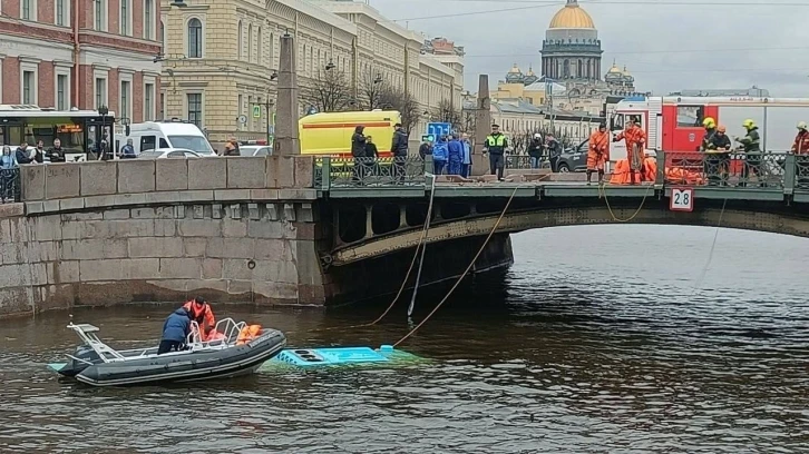 Rusya’da yolcu otobüsü nehre uçtu: 4 ölü
