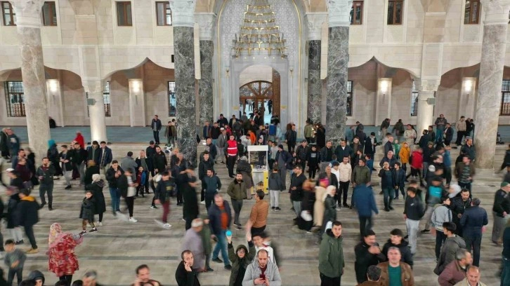 Şahinbey Millet Camii ve Külliyesi Ramazan Ayı'nda Vatandaşların Akınına Uğruyor