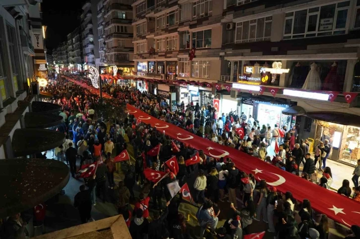 Samsun’da 1919 metrelik bayrakla "Fener Alayı ve Gençlik Haftası" yürüyüşü
