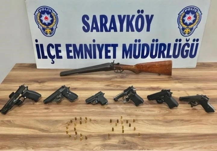 Sarayköy’de silah ticareti yapan 2 şüpheli yakalandı
