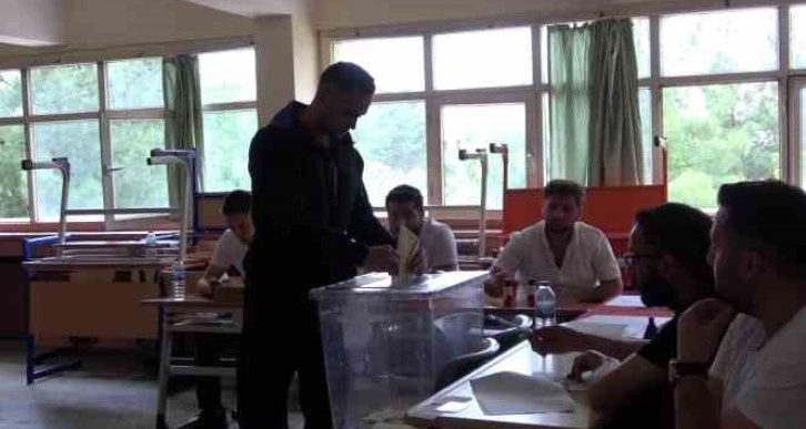 Siirt’te Cumhurbaşkanlığı 2. tur seçimi için oy kullanma işlemi başladı