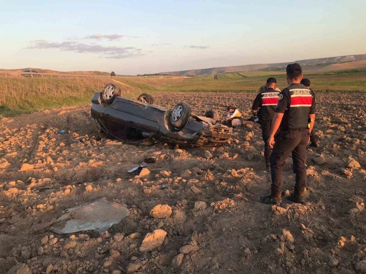 Sivas’ta otomobil tarlaya uçtu: 1 ölü, 1 yaralı

