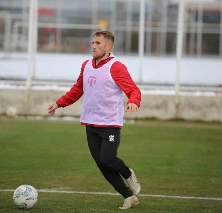 Sivassporun yeni transferi Samu Saiz ilk idmana çıktı
