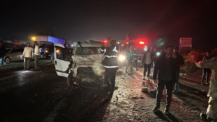 Siverek ilçesinde Zincirleme Trafik Kazası! Ölü ve Yaralılar Var