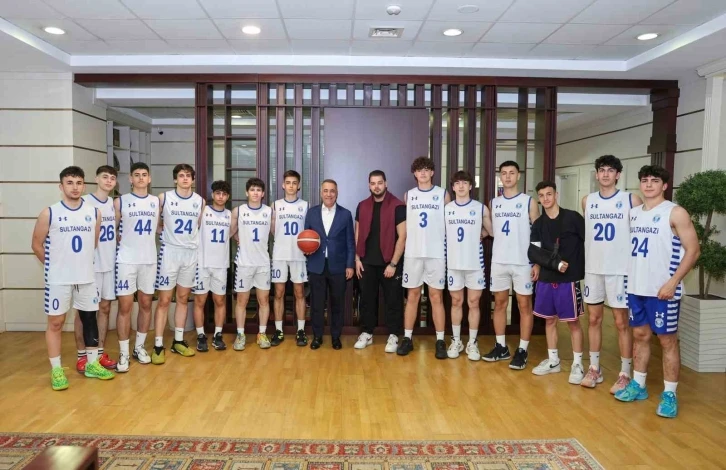 Sultangazi Belediyesi Spor Kulübü Basket Takımı’ndan Başkan Dursun’a ziyaret
