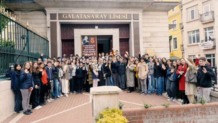 Sultangazili öğrenciler İstanbul’un en güzel liselerini geziyor
