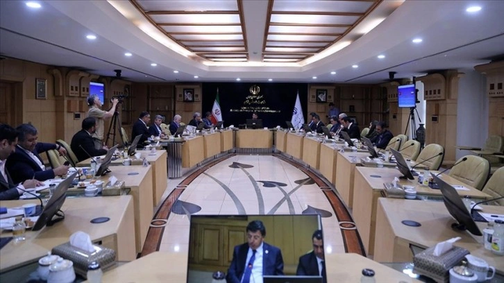 Tahran’ı ziyaret eden Türk milletvekili heyeti, İran Yol ve Şehircilik Bakanı ile görüştü