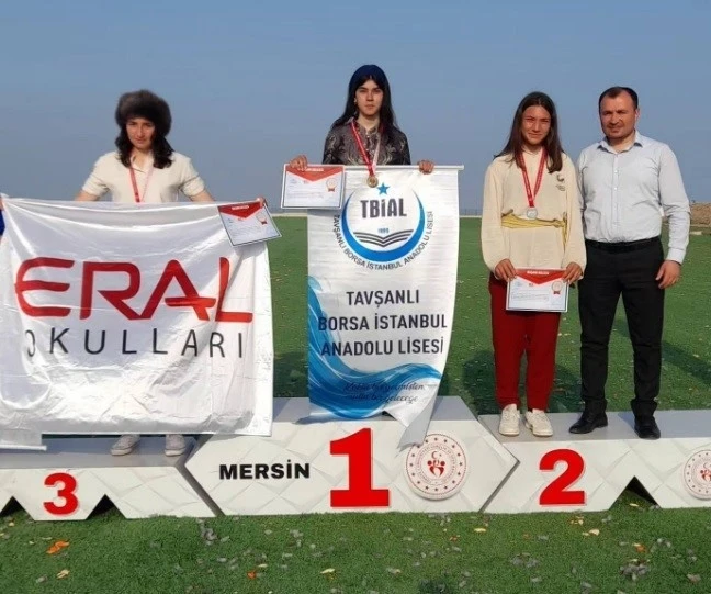 Tavşanlı Borsa İstanbul Anadolu Lisesi, Okul Sporları Geleneksel Türk Okçuluğu Türkiye Birinciliği’nde şampiyon oldu

