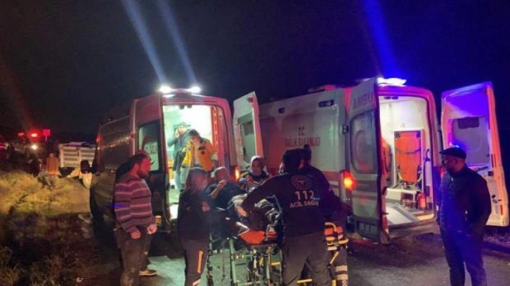 Tekirdağ’da işçi servisiyle kamyonet kafa kafaya çarpıştı: 1 ölü, 20 yaralı