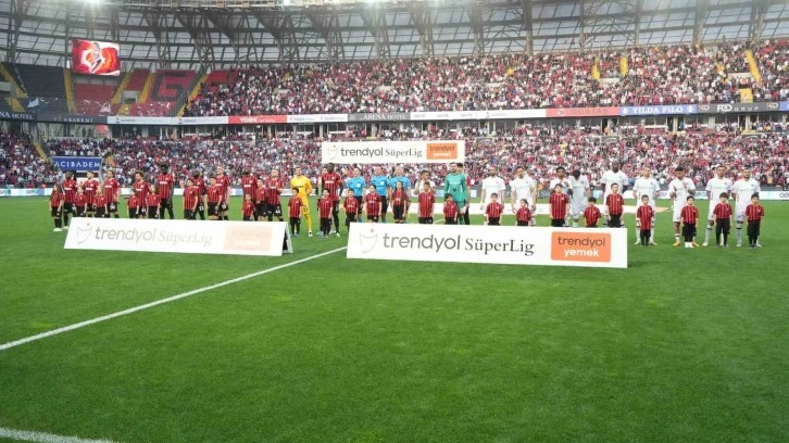 Trendyol Süper Lig: Gaziantep FK: 0 - Fatih Karagümrük: 0 (Maç devam ediyor)