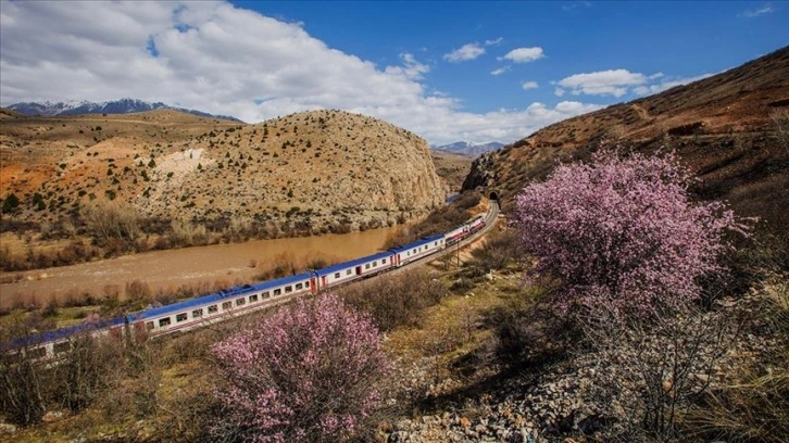 Turistik Tren Seferleriyle Kültür ve Turizmi Canlandırıyor