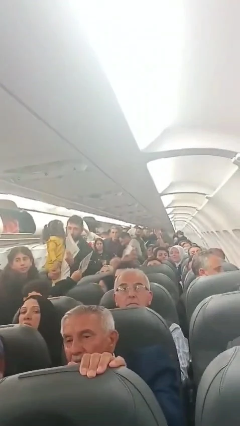 Türk Hava Yollarının uçağında saatlerce beklediler
