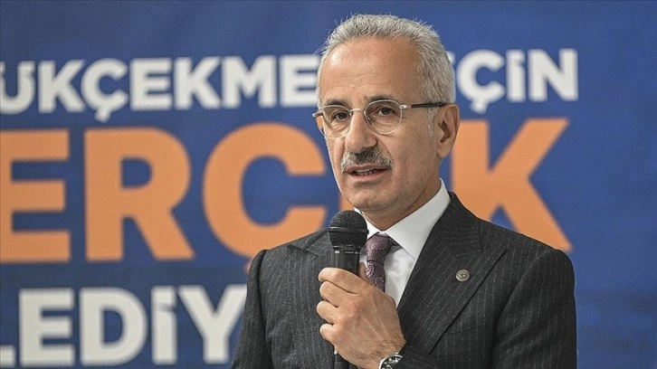 Ulaştırma ve Altyapı Bakanı İstanbul'da Ziyaretlerde Bulundu