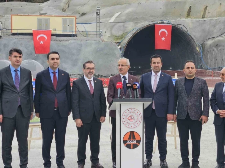 Ulaştırma ve Altyapı Bakanı Uraloğlu: &quot;Kilyos Tüneli, 2026 yılı sonunda hizmete açılacak&quot;
