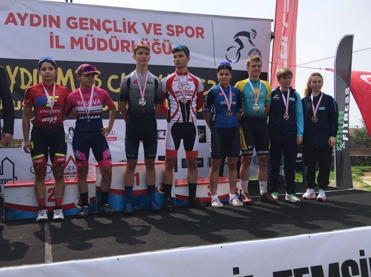 Uluslararası Dağ Bisikleti Yarışında Dereceye Giren Sporculara Ödülleri Verildi