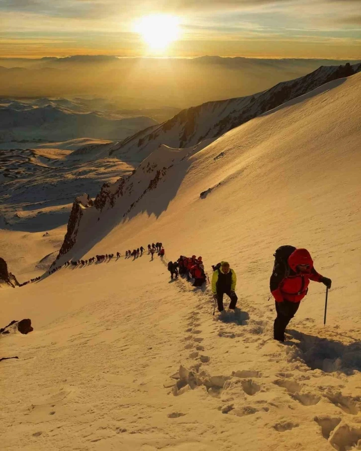 Uluslararası Erciyes  Kış Tırmanışı 140 dağcının katılımı gerçekleşti
