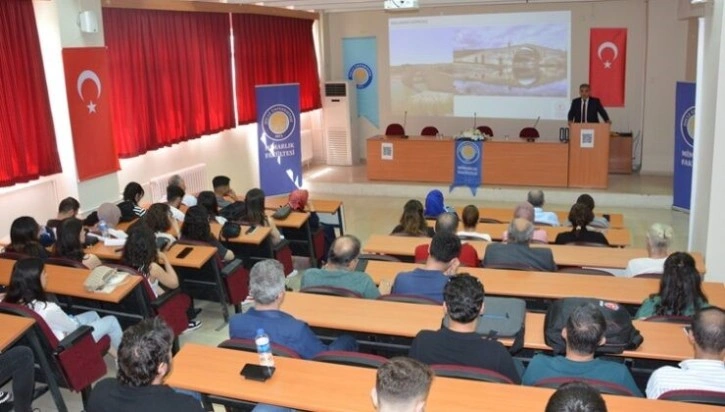 Üniversite şehir buluşmalarında ’Dünden bugüne Diyarbakır turizmi’ konuşuldux