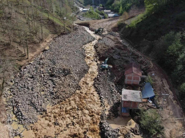 Vali Ustaoğlu: "Trabzon’da 2 ayda irili ufaklı 100’ün üzerinde toprak kayması meydana geldi"
