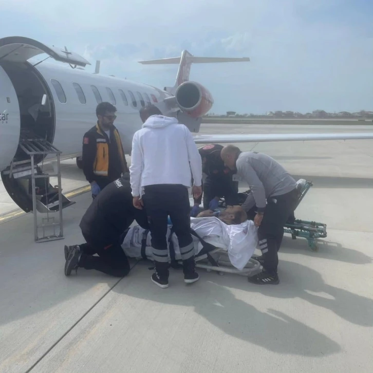 Van’da 58 yaşındaki hasta için ambulans uçak havalandı

