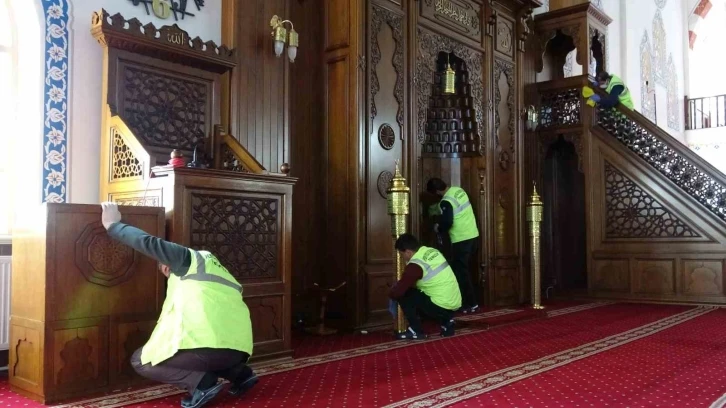 Van’da camiler Ramazan ayına hazırlanıyor
