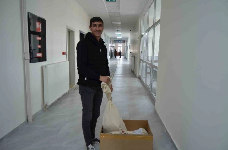 Varto’da sandık kurulu başkanları seçim torbalarını teslim aldı
