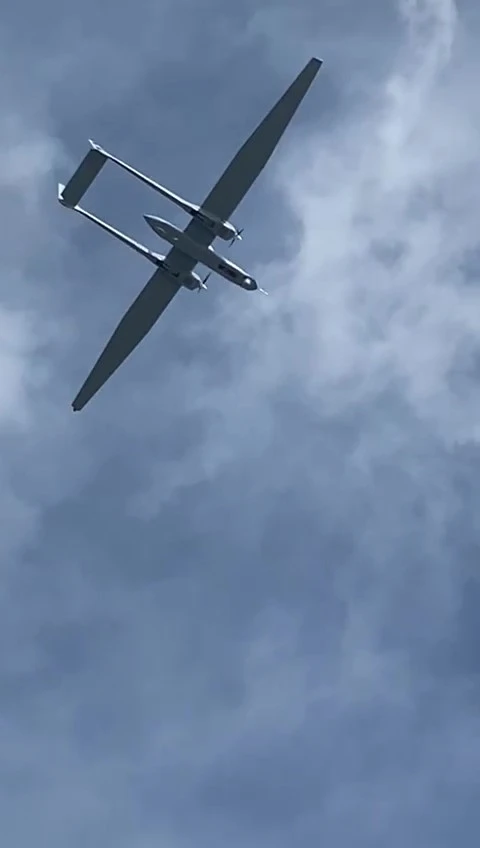Yerli motor TEI-PD170 ile havalanan AKSUNGUR İHA’dan alçaktan gösteri uçuşu
