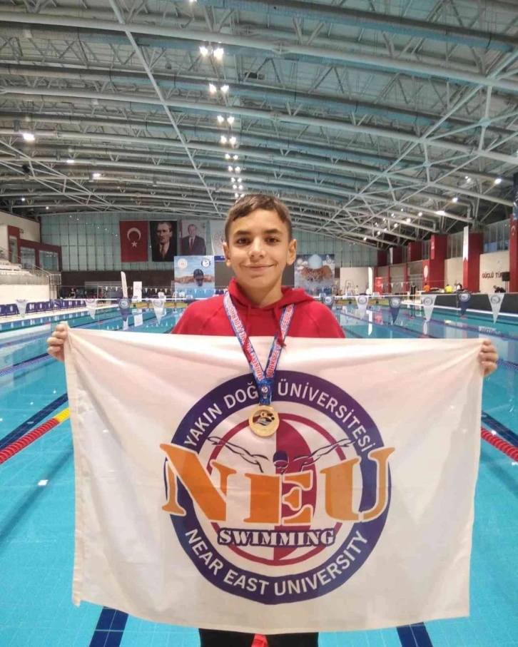 Yüzme yarışmasında Kıbrıs’a başarı taşıdılar
