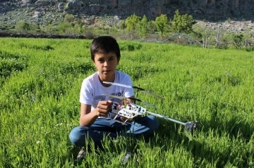 14 yaşındaki çocuk geri dönüşüm malzemeleriyle teknolojik aletler yaptı
