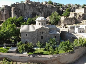 17 asırlık Kilise Camii ihtişamıyla turistleri cezbediyor
