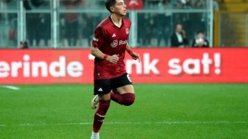 18 yaşında Beşiktaş formasını ilk kez giydi