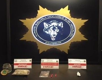 25 farklı operasyonda 1,3 kilogram uyuşturucu madde ele geçirildi

