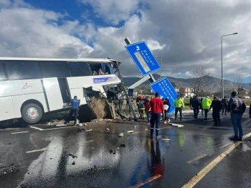 29 kişinin yaralandığı tur otobüsü kazasında 2 yaralı kurtarılamadı
