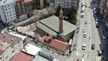 3 İslam güneşinden biri olan Şems-i Sivas’i türbesi ziyaretçilerini ağırlıyor
