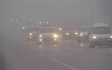 43 ilin geçiş güzergahında yoğun sis: Görüş mesafesi 15 metreye kadar düştü
