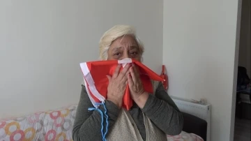 6 Şubat’ta depremi yaşayıp Burdur’a yerleşti, 112’yi arayıp polislerden bayrak istedi
