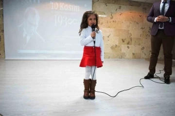6 yaşındaki minik öğrenci İstiklal Marşı’nı ezbere okudu
