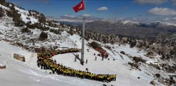700 Kişilik Ekip Keş Dağı'nda Muhsin Yazıcıoğlu'nu Anma Tırmanışı Gerçekleştirdi