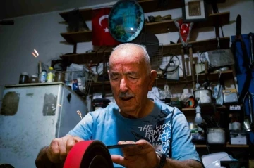 83 yaşındaki bileyci, 50 yıllık zanaat tutkusuyla gençlere taş çıkartıyor
