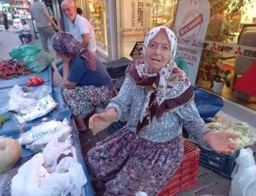 85 yaşındaki Müşerref Nine Aydın pazarının sembolü oldu
