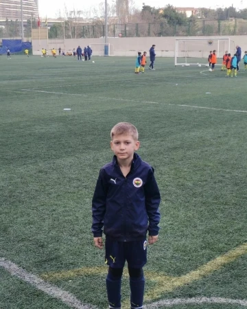 9 yaşındaki Arda, Fenerbahçe forması giymeye hazırlanıyor
