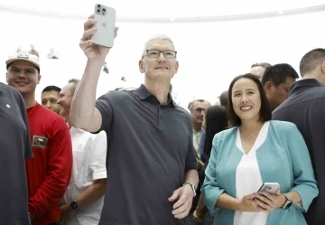 ABD merkezli teknoloji firması Apple yeni telefon ve akıllı saat modellerini tanıttı

